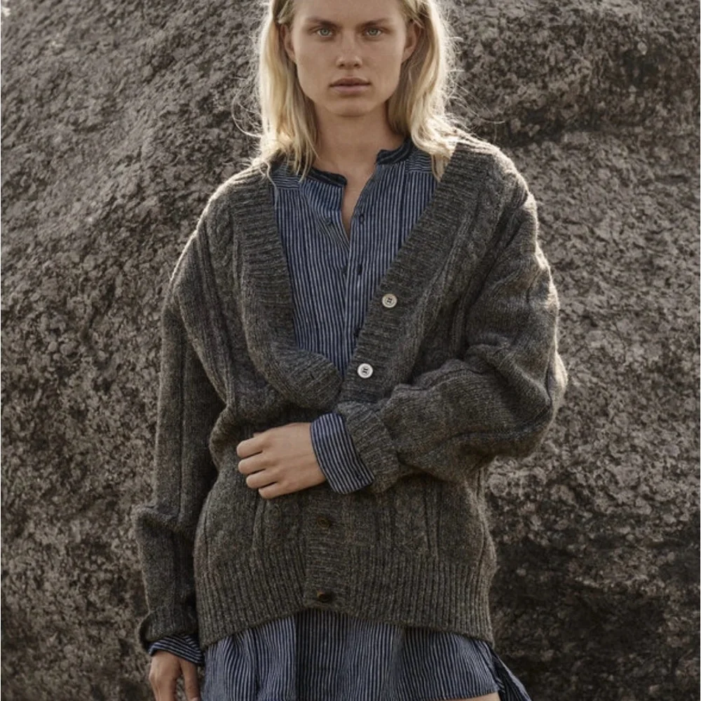 Nygårdsanna (100% undyed British Wool) Cable Knit Cardigan Sweater - Picture 4 of 6